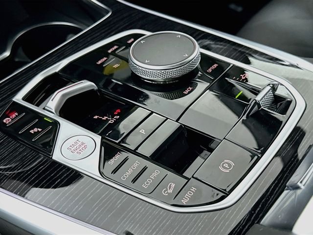 Used 2027 Gray Metallic BMW xDrive40i image 17