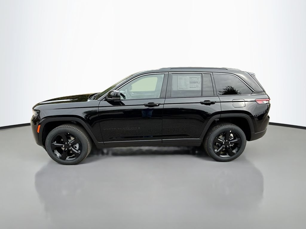 New 2026 Diamond Black Crystal Pearl-Coat Exterior Paint Jeep Limited image 7