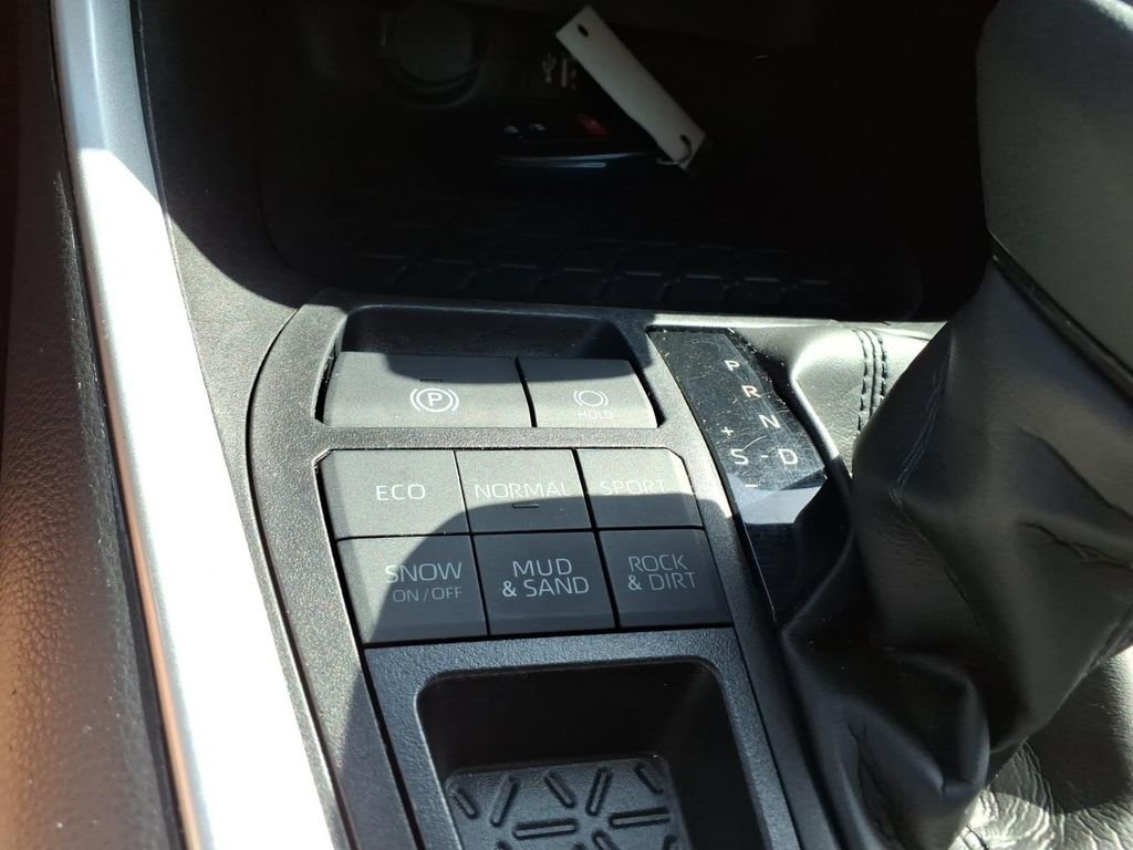 2023 Toyota RAV4 XLE - Photo 20