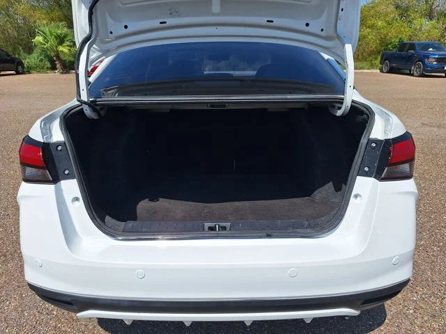 Certified Used 2022 White Nissan 1.6 SR image 15