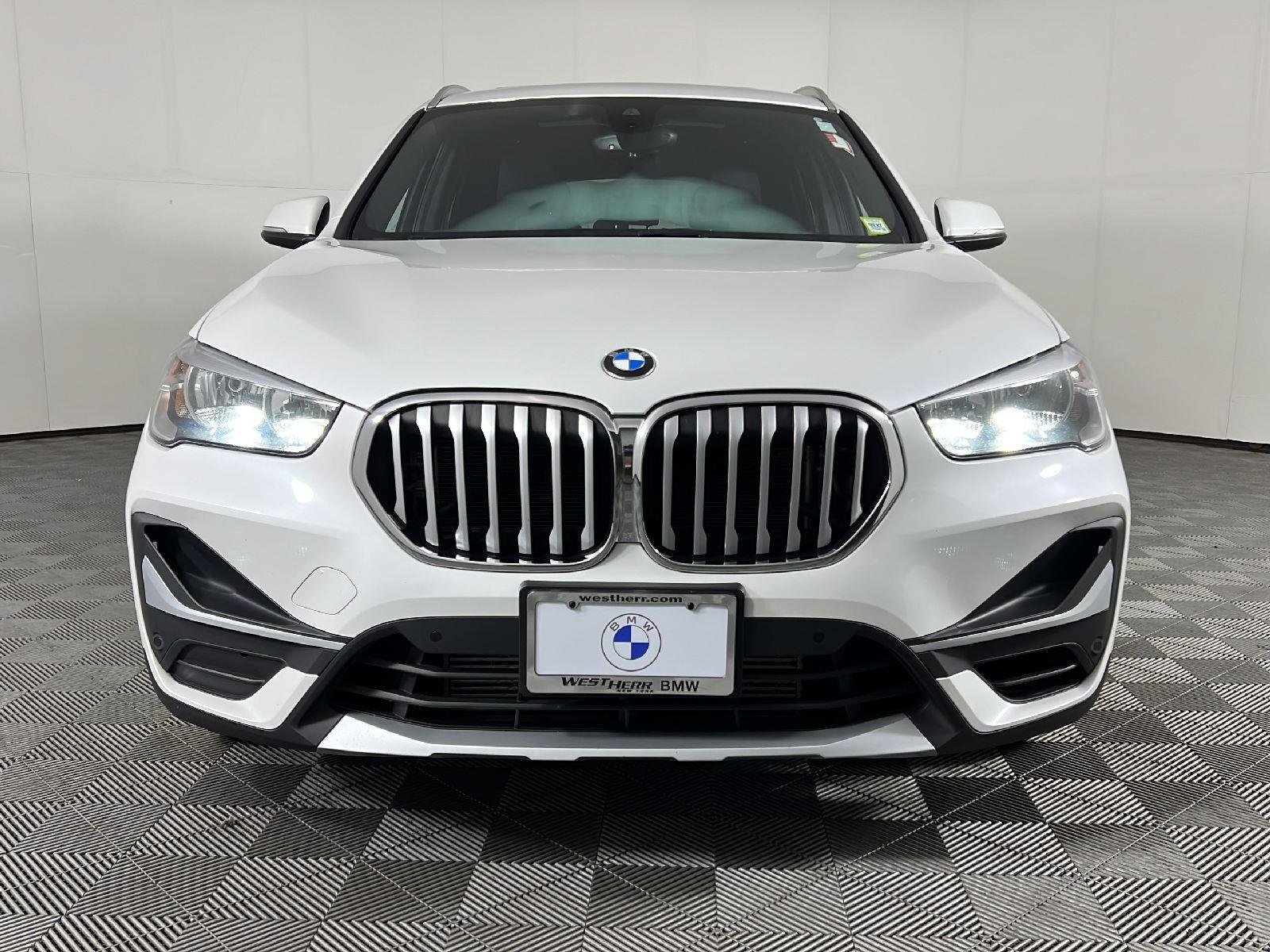 Used 2022 Mineral White Metallic BMW xDrive28i image 13