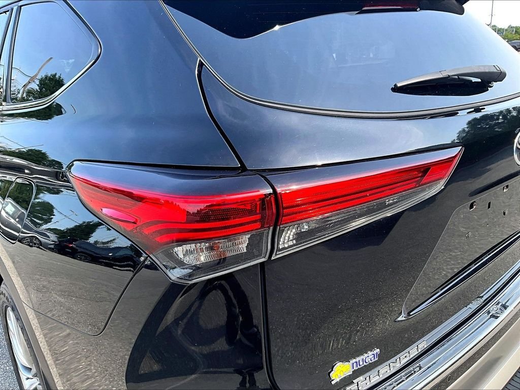Used 2022 Black Toyota Platinum image 35