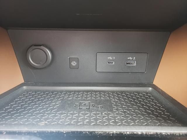 Used 2022 Gray Nissan Platinum image 21