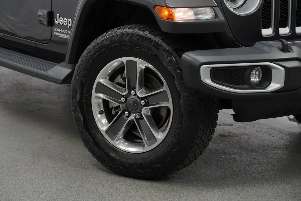 Used 2020 Gray Jeep Sahara 4x4 image 10