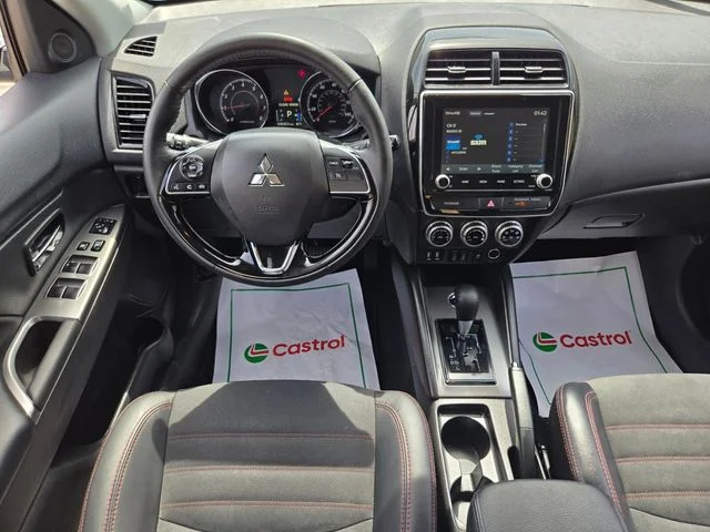 Used 2025 White Mitsubishi  image 13