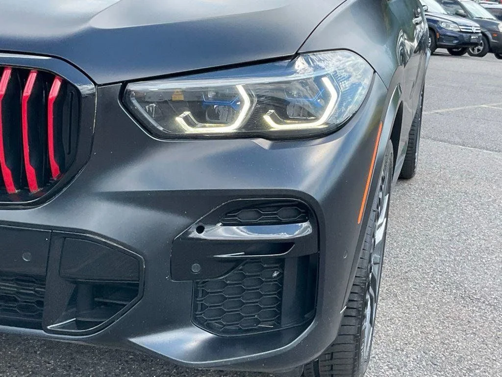Used 2022 Black BMW xDrive40i image 2