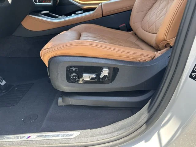 Used 2024 White BMW xDrive40i image 29