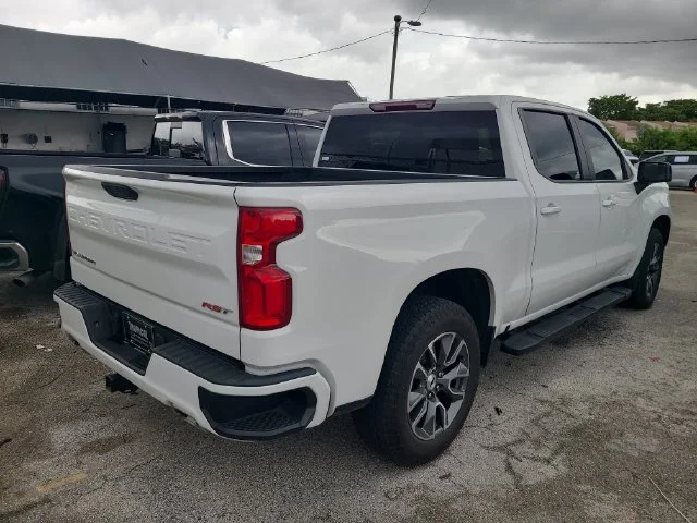 Used 2025 Summit White Chevrolet RST image 3