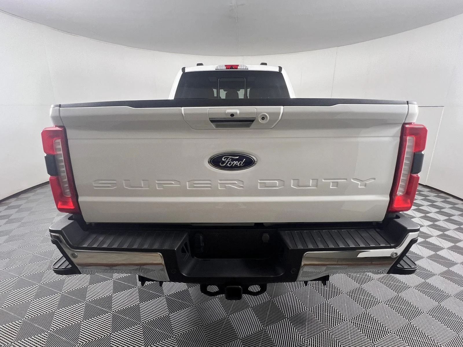 Used 2024 Star White Metallic Tri-Coat Ford LARIAT image 10