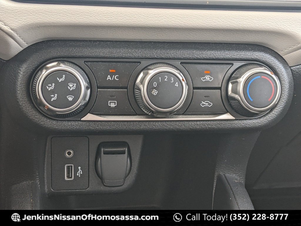 Used 2022 Black Nissan 1.6 SV image 37