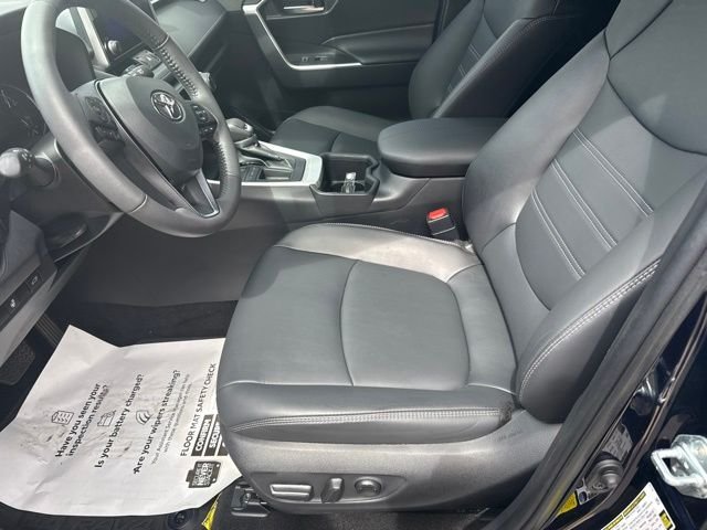 Used 2023  Toyota XLE Premium image 26