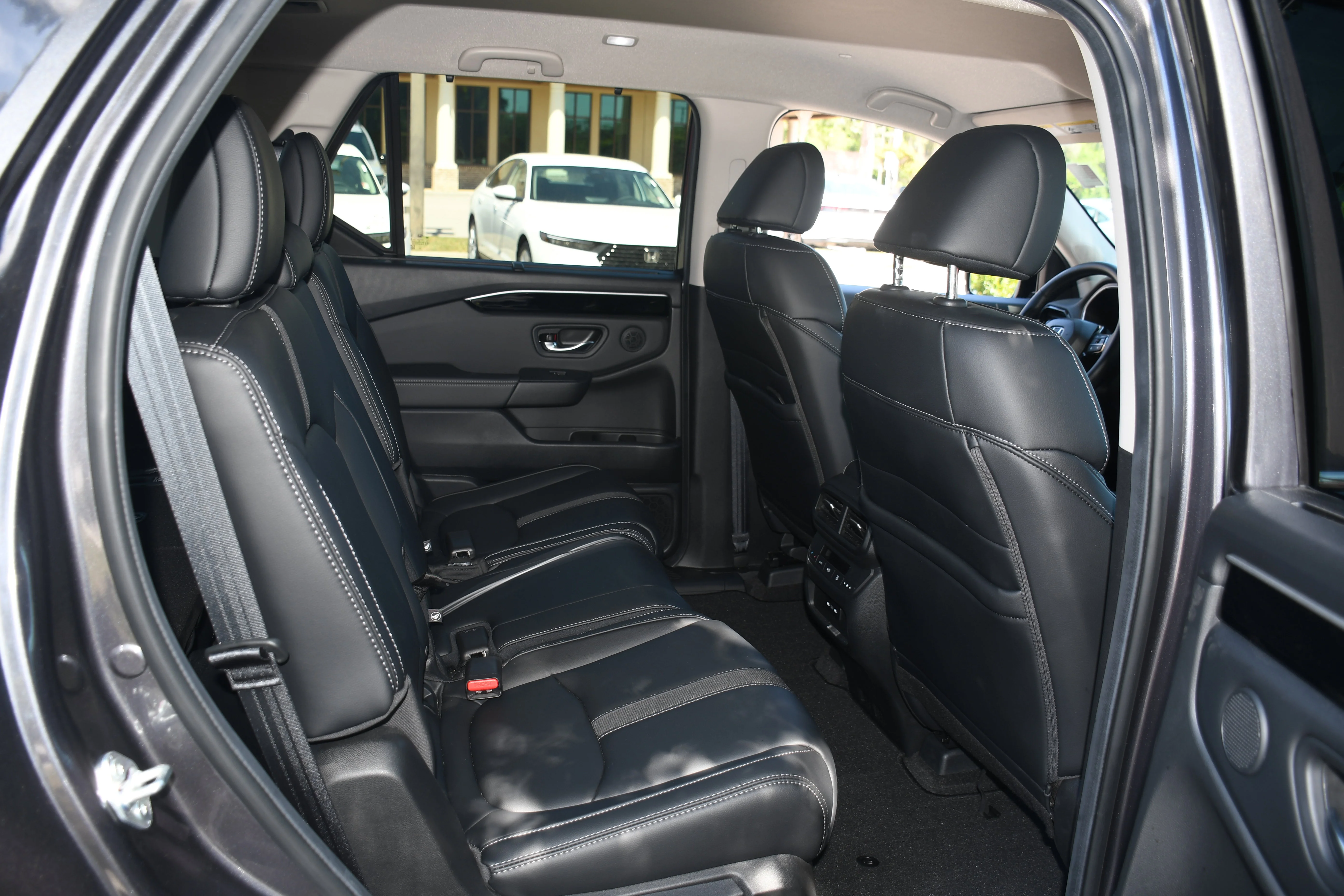 2025 Honda Pilot EX-L - Photo 19