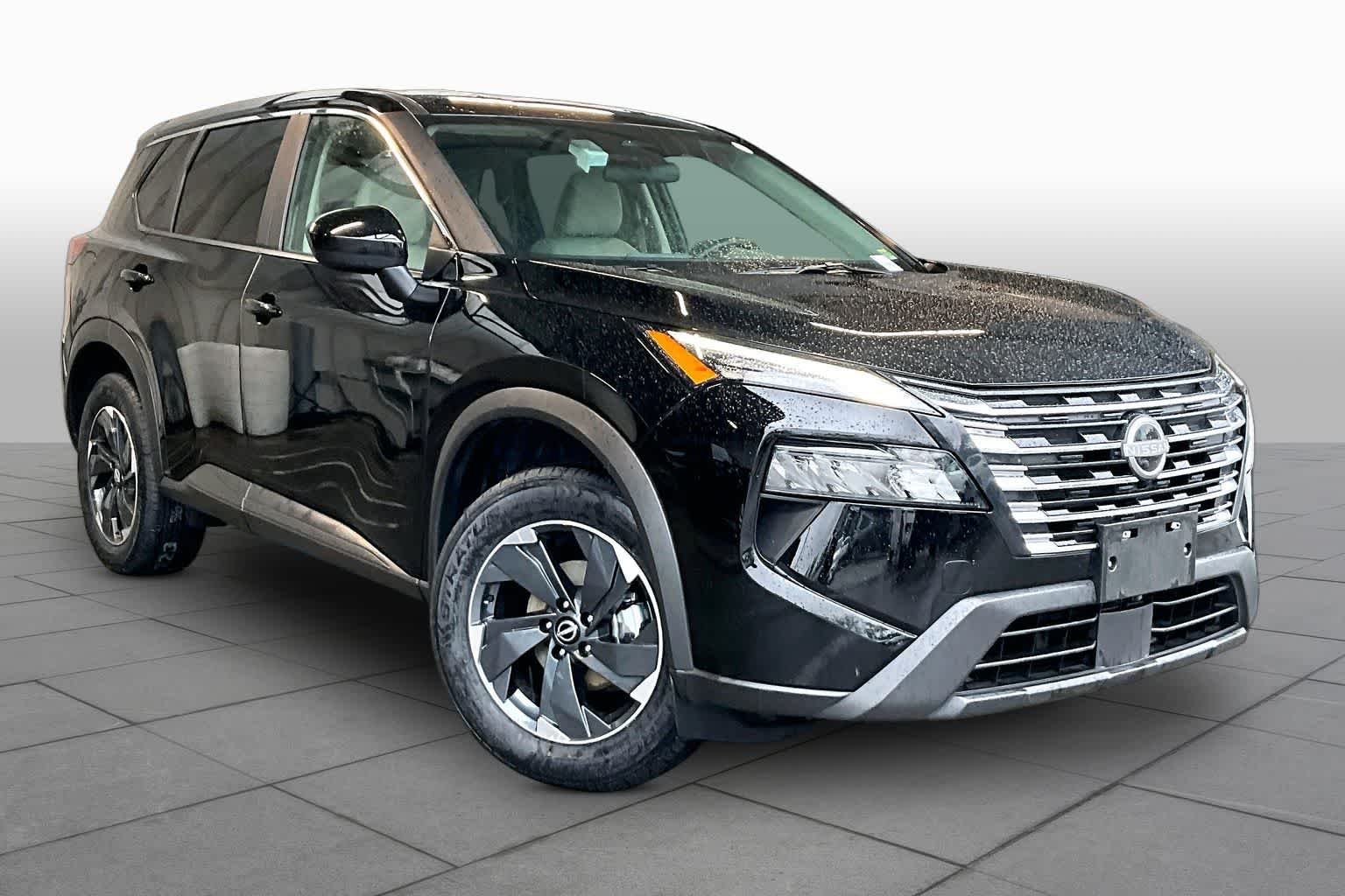 Used 2025 Super Black Nissan SV image 3