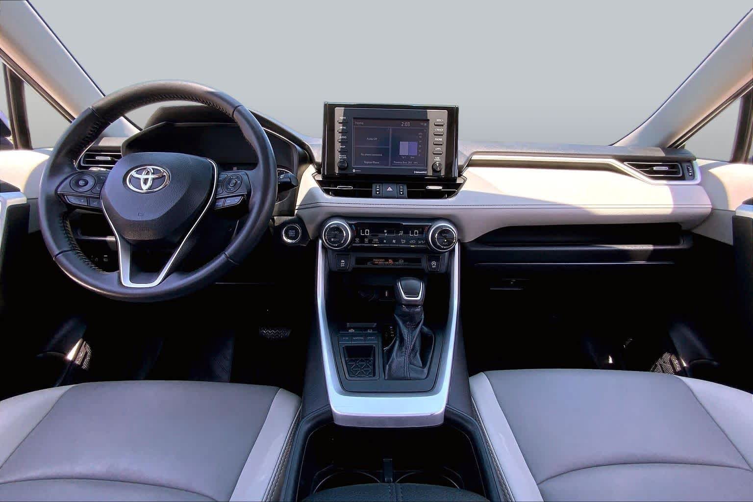 Used 2022 Silver Sky Metallic Toyota XLE Premium image 15
