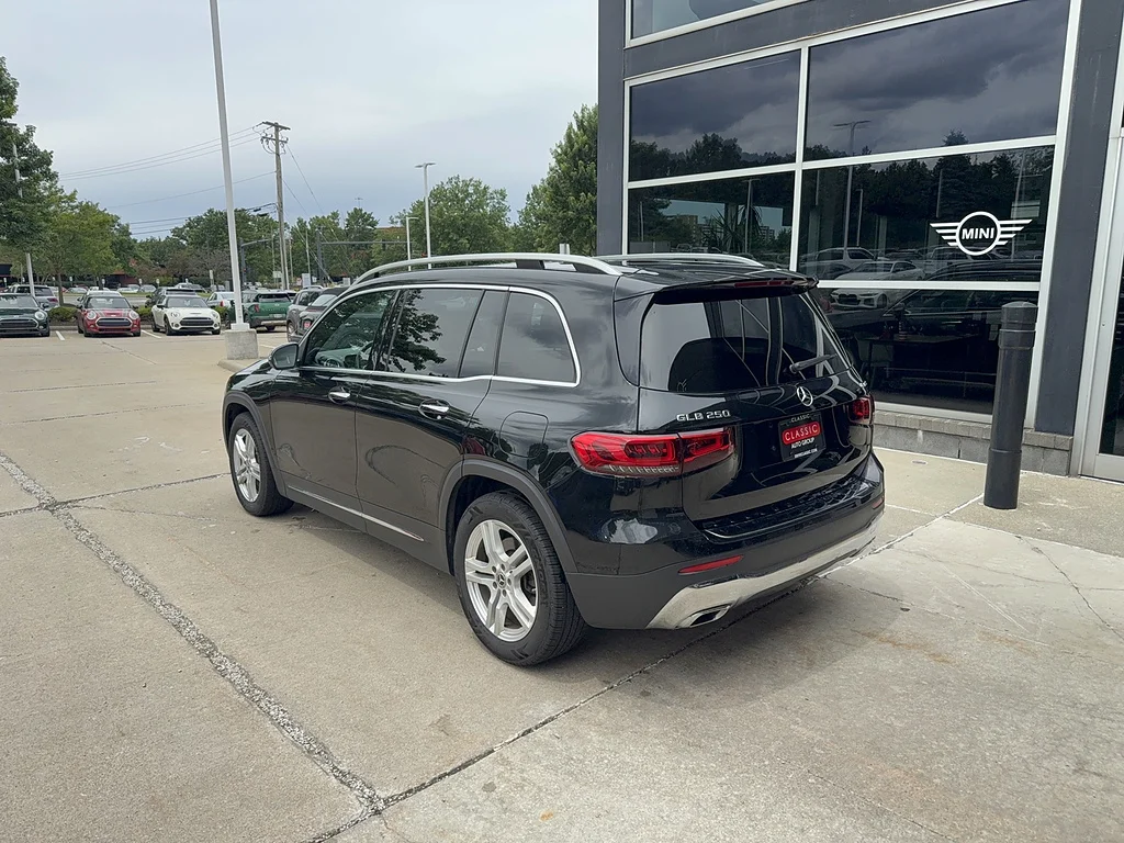 Used 2020 Cosmos Black Metallic Mercedes-Benz GLB 250 4MATIC® image 3