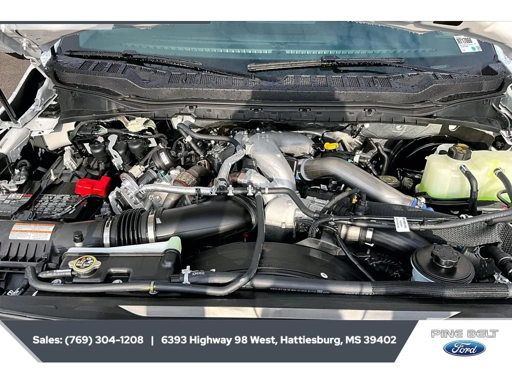 New 2026 Oxford White Ford F-250® XLT image 8