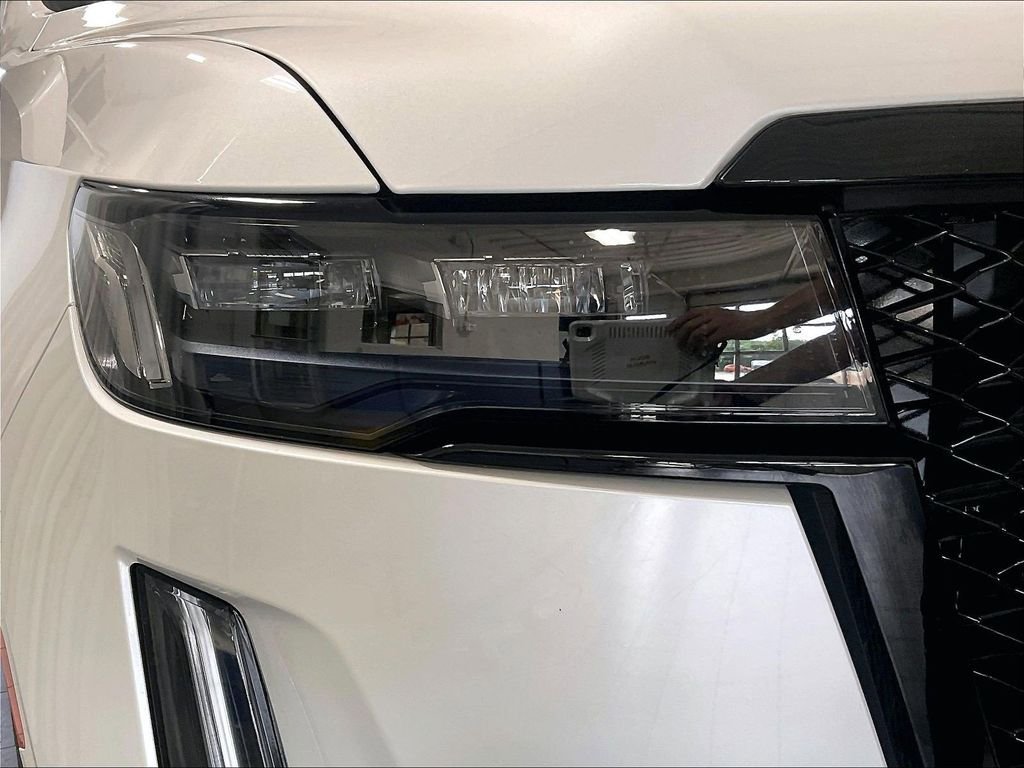 Used 2021 White Cadillac Sport Platinum image 34
