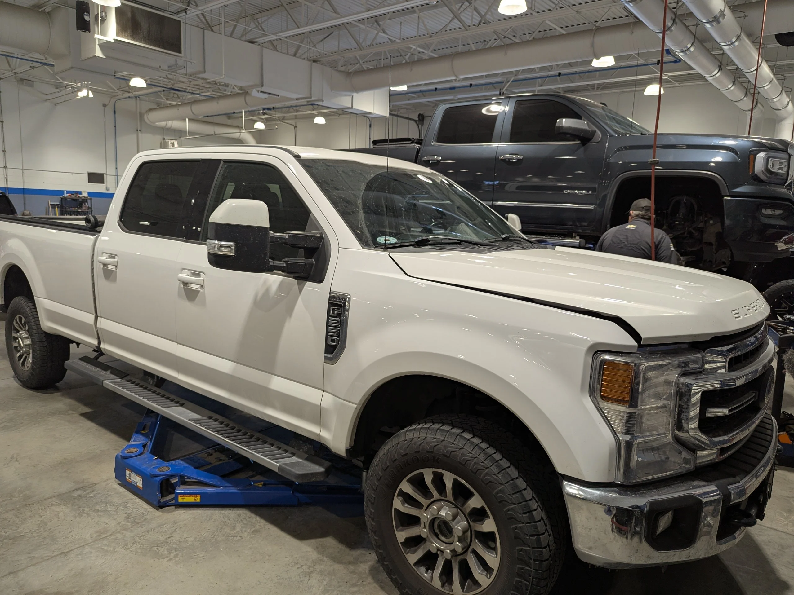 Used 2021  Ford LARIAT image 3