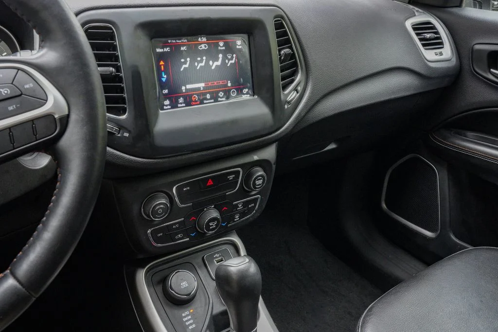 Used 2020 White Jeep Latitude image 24