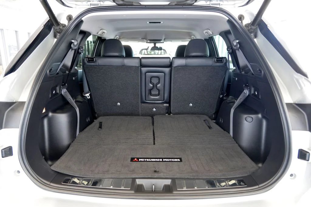 Used 2022  Mitsubishi SE image 31