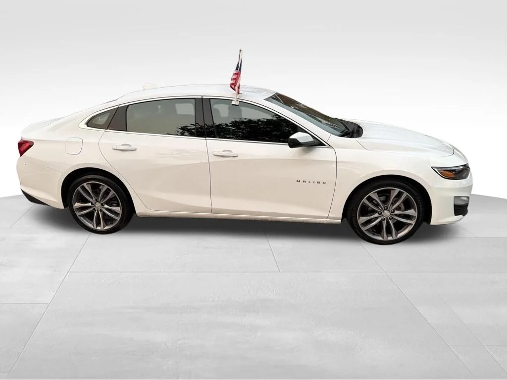 Used 2023 White Chevrolet LT image 3