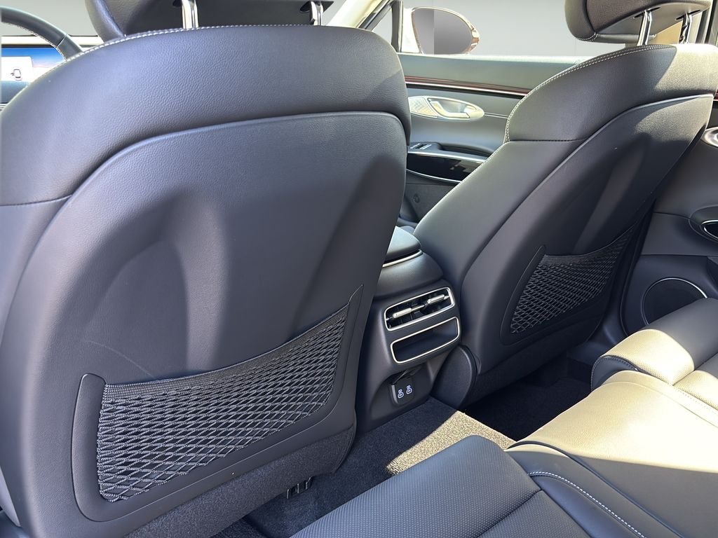 2026 GENESIS GV70 Standard - Photo 17