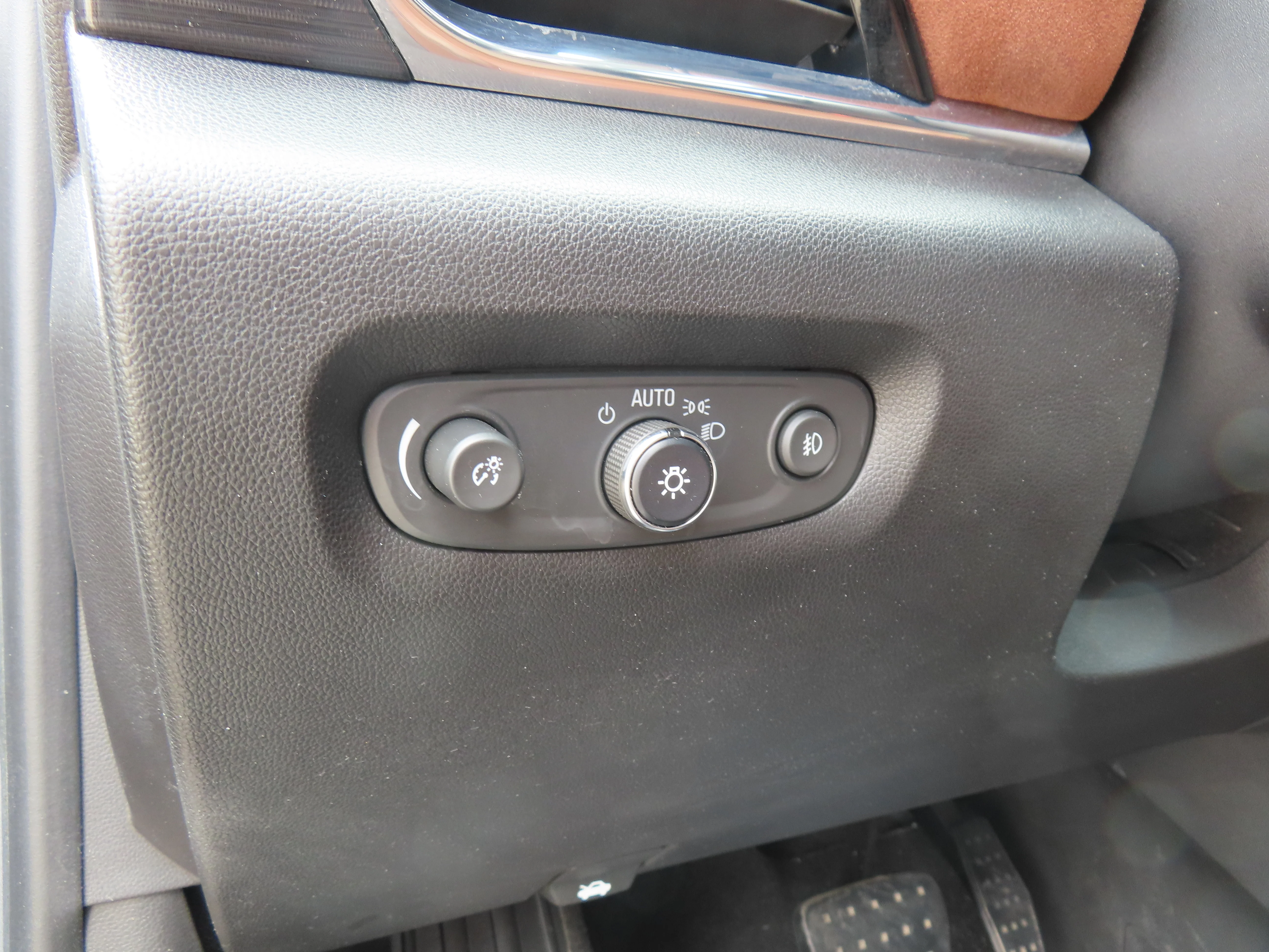 Used 2018 Satin Steel Metallic Chevrolet High Country image 15