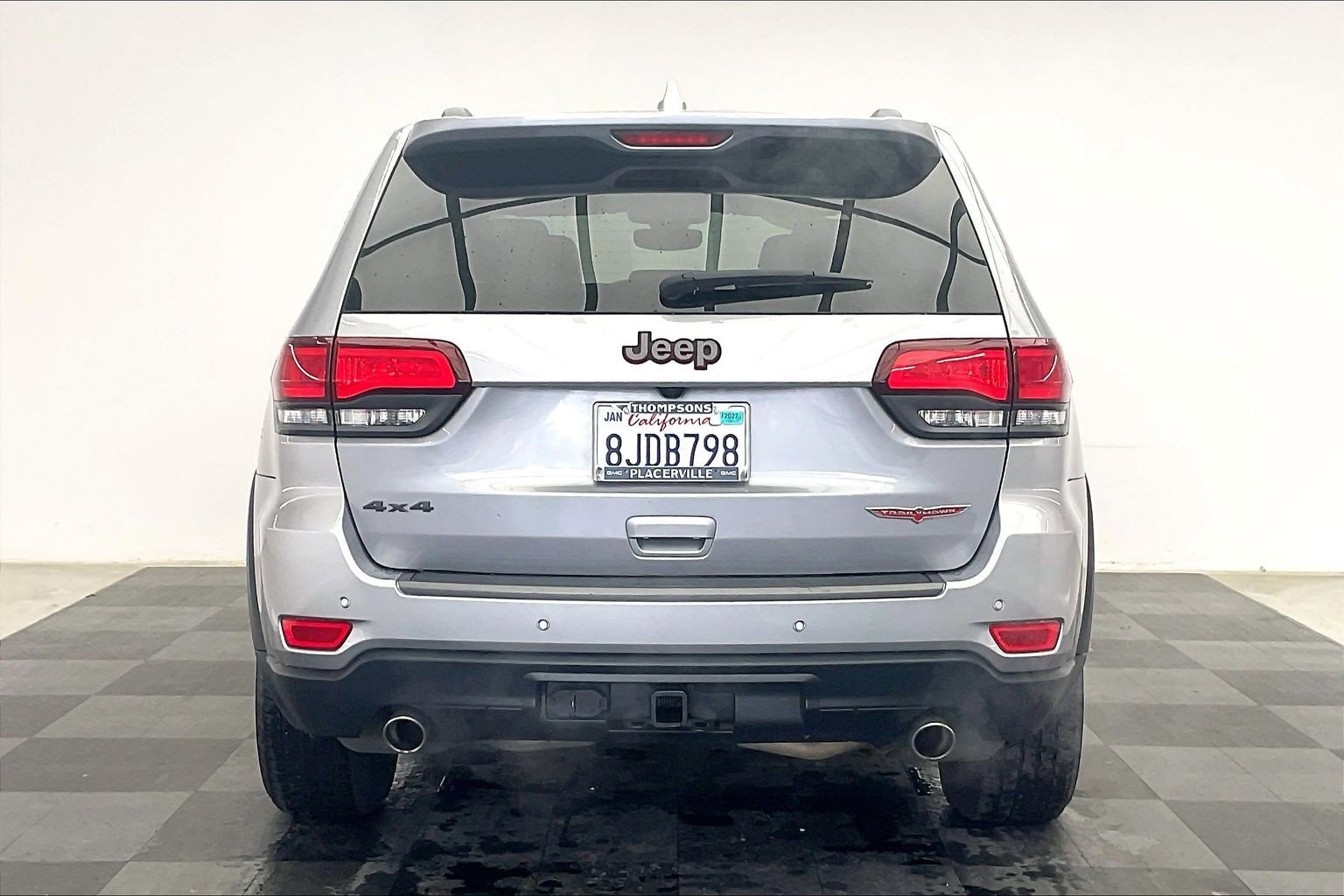 Used 2018 Silver Jeep Trailhawk 4x4 image 3