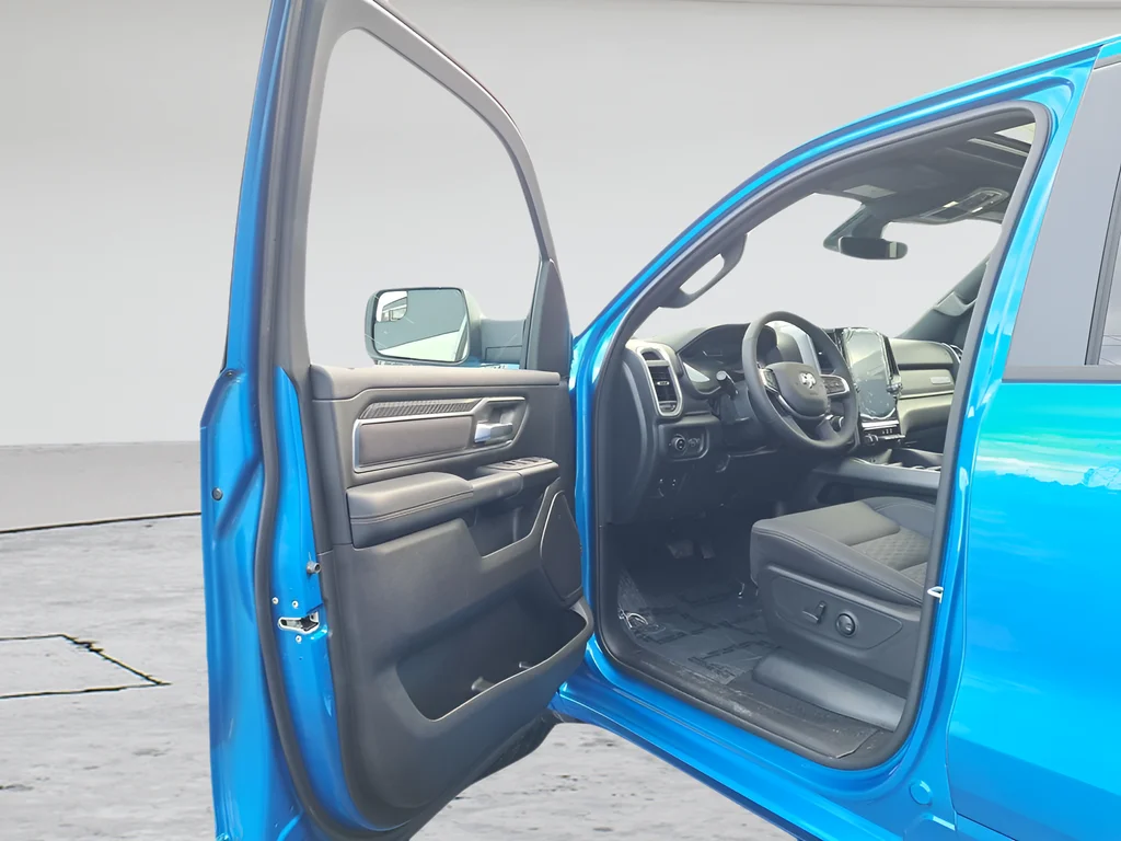New 2026 Hydro Blue Pearl-Coat Exterior Paint RAM Big Horn/Lone Star image 9