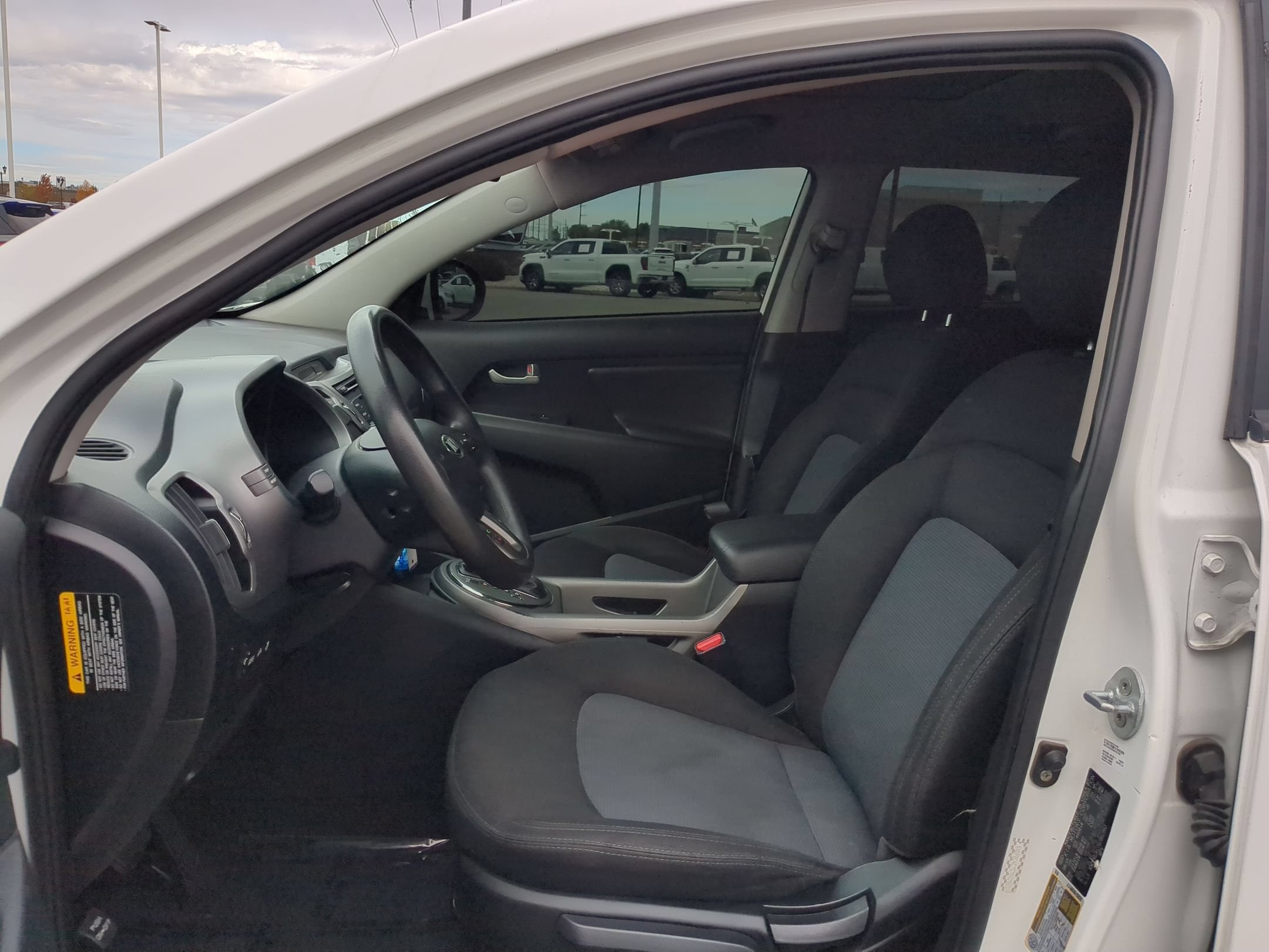 Used 2016 Clear White Kia LX image 15