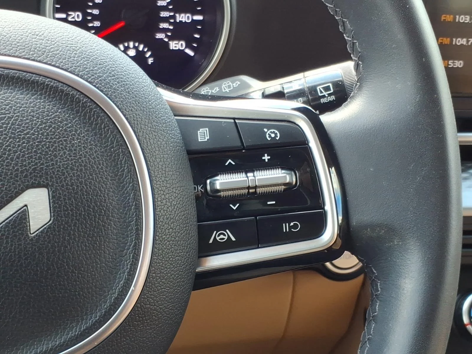 Used 2023 Aurora Black Pearl Kia LX image 28
