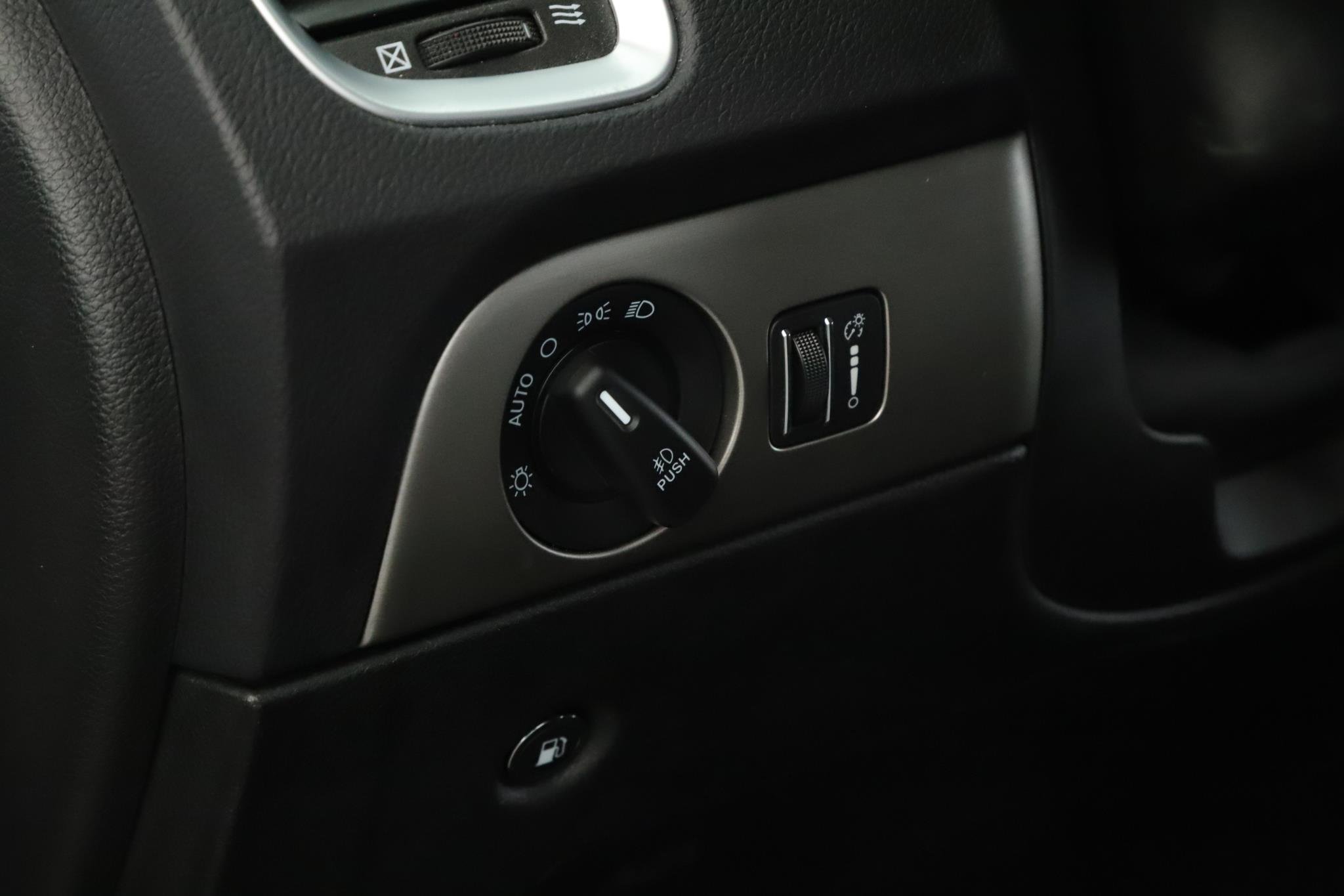 Used 2020 Vice White Dodge SXT Plus AWD image 8