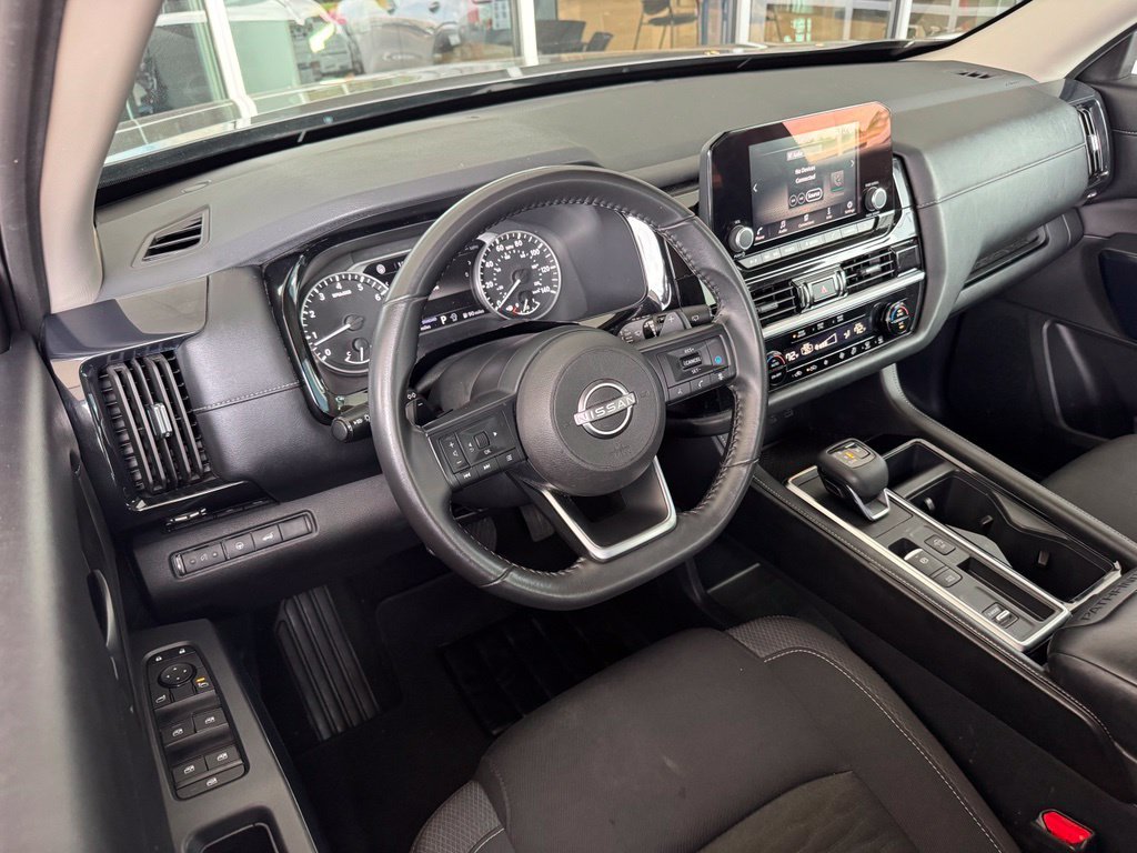 Used 2025 Gray Nissan SV image 3