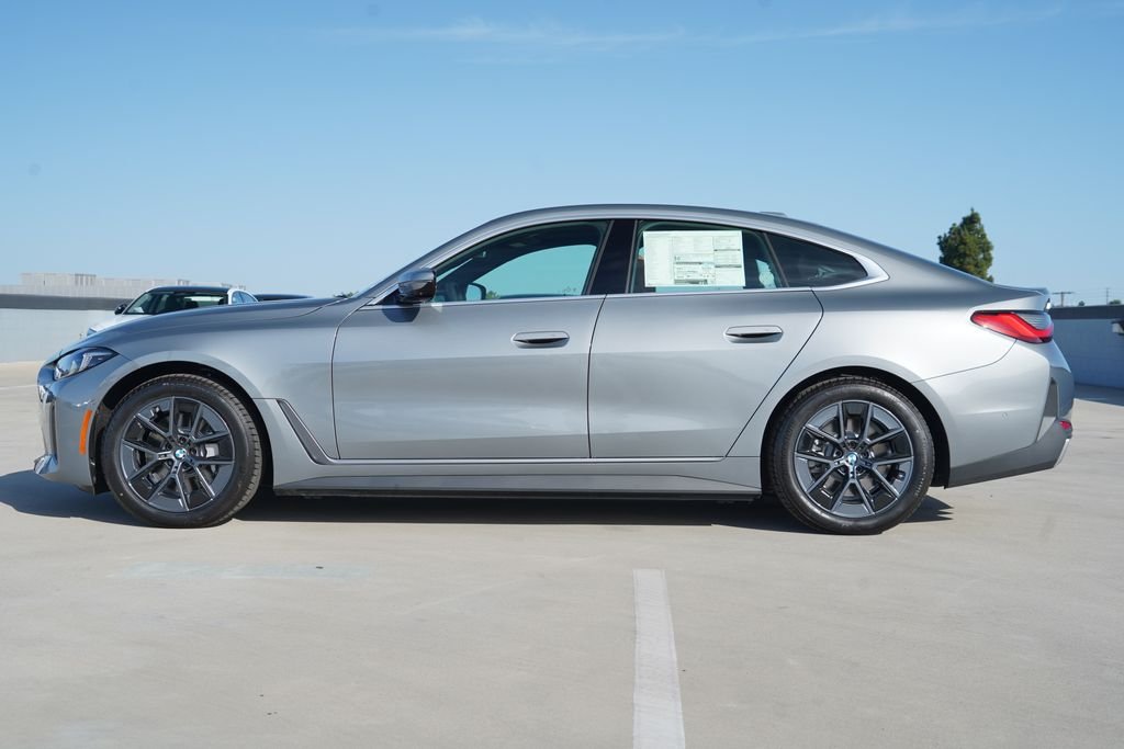 New 2026 Skyscraper Grey Metallic BMW xDrive40 image 4