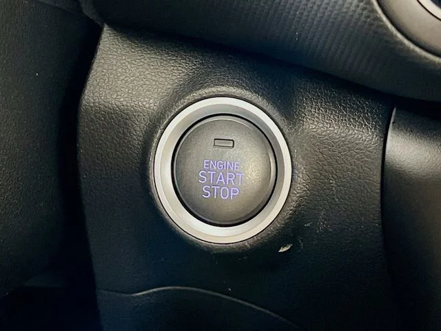 Used 2023 White Hyundai SEL image 16