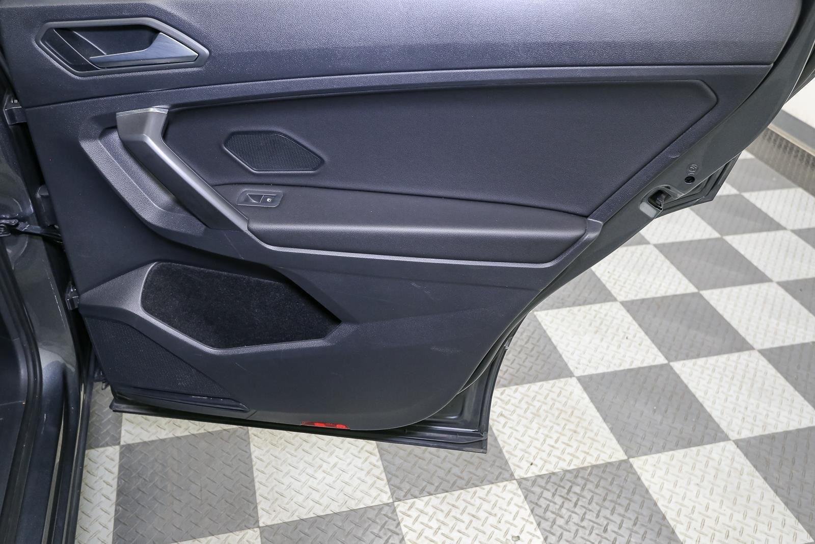 Used 2021 Platinum Gray Metallic Volkswagen SE image 23