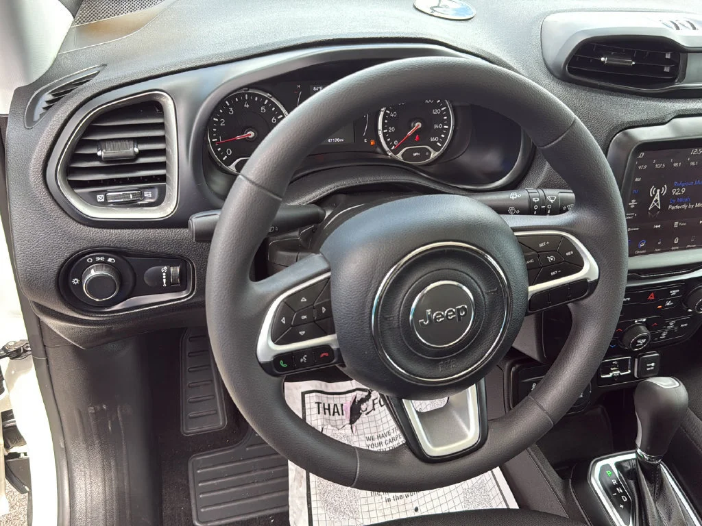 Used 2023 White Jeep Latitude image 14