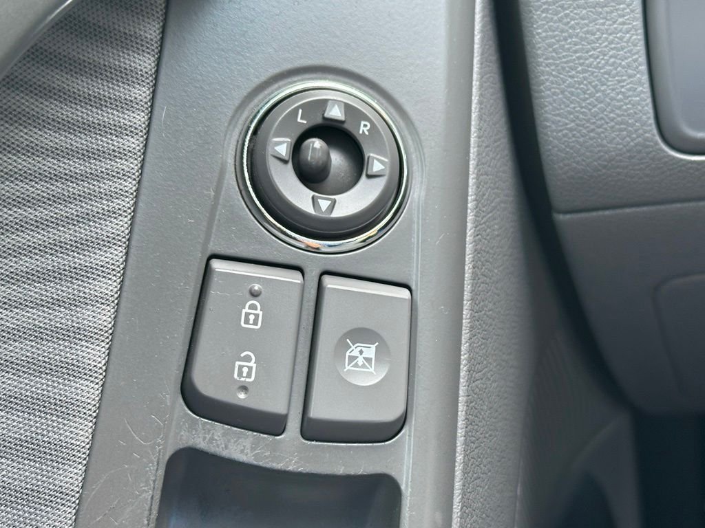 Used 2013 Blue Hyundai GLS image 24