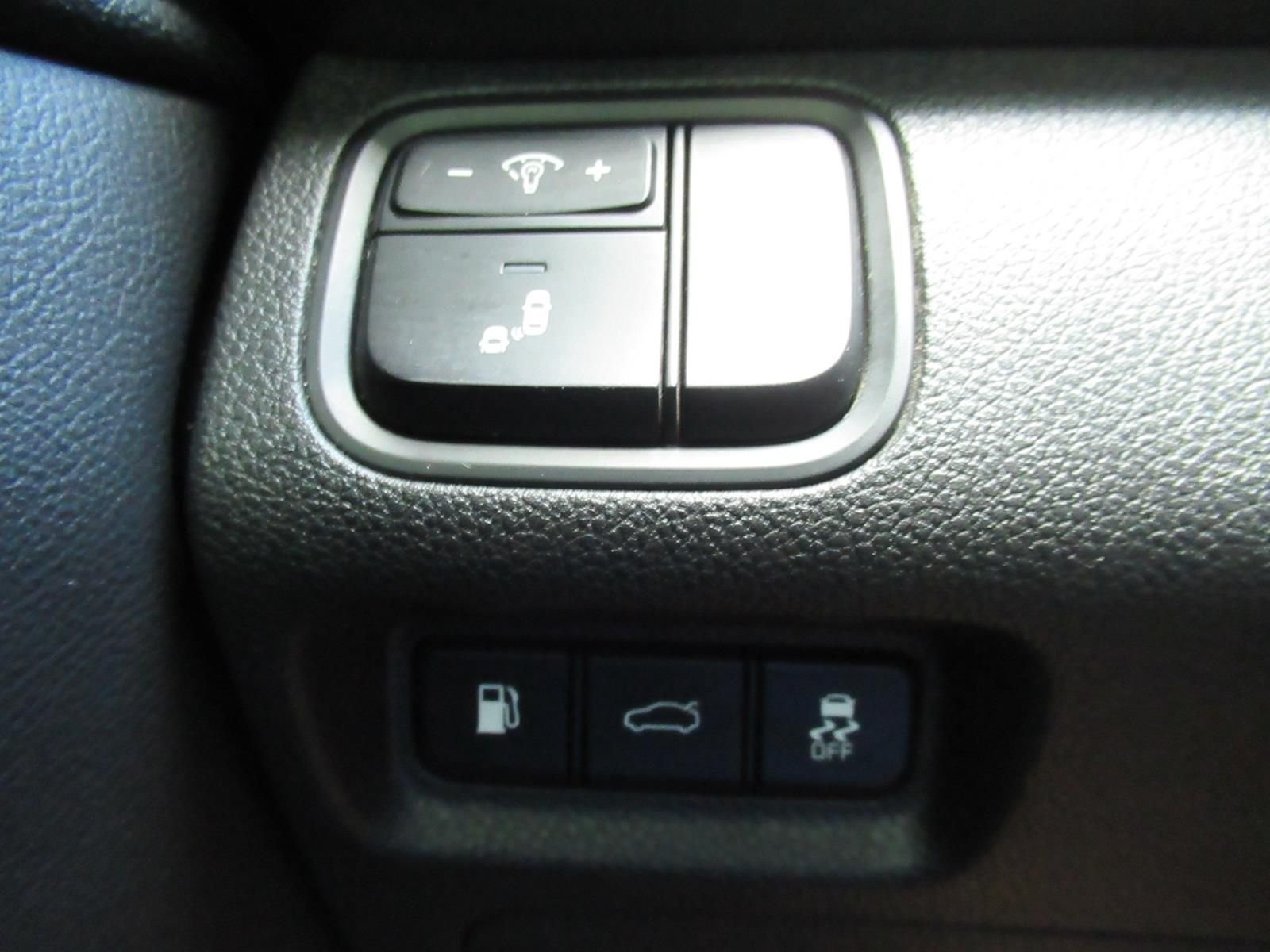 Used 2018 Silver Kia LX image 22