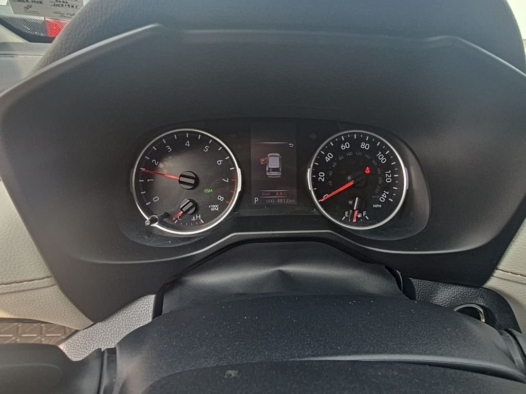 Used 2020  Toyota XLE Premium image 15