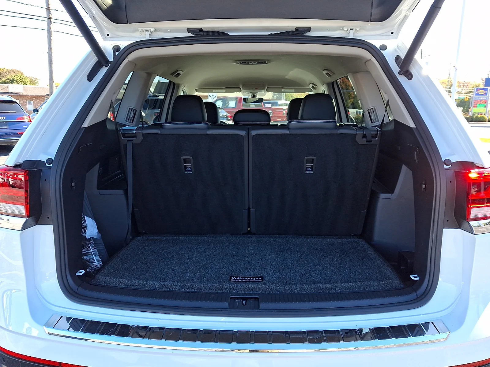 2022 Volkswagen Atlas SE w/Tech - Photo 31