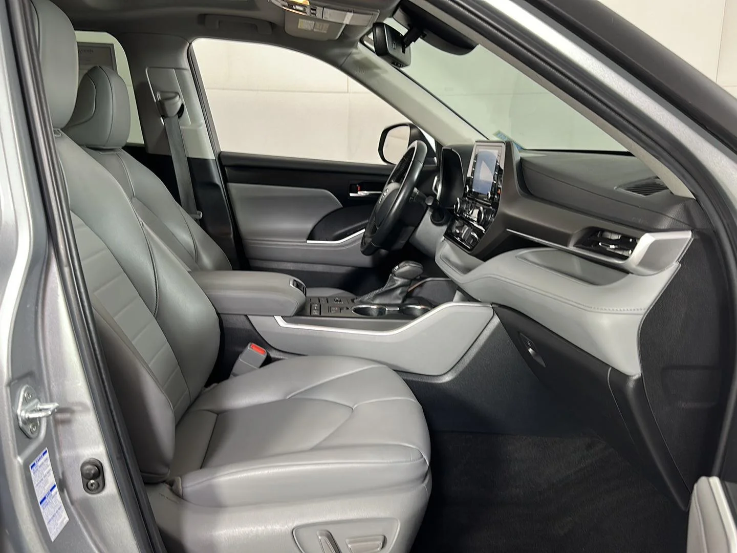 Used 2022 Celestial Silver Metallic Toyota XLE image 3