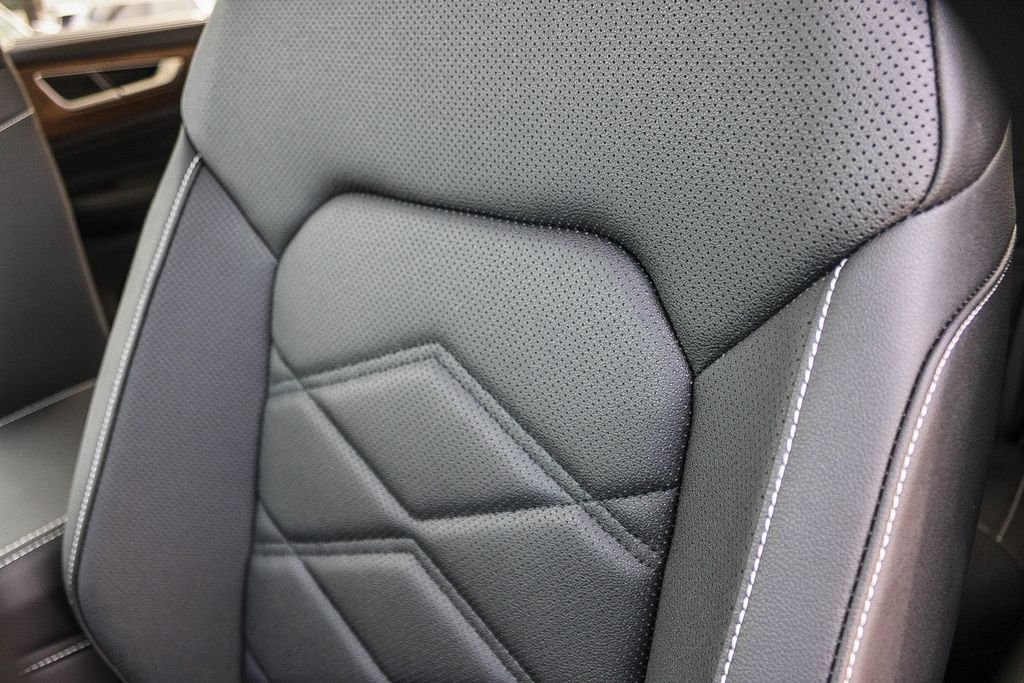 New 2026 Black Volkswagen SE w/Technology image 22