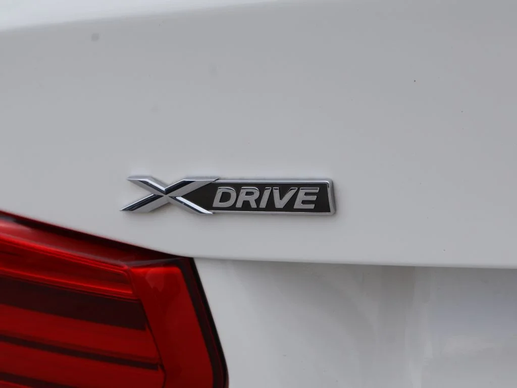 Used 2016 Alpine White BMW 340i xDrive image 9