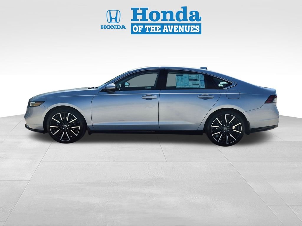 New 2026 Solar Silver Metallic Honda Touring image 4