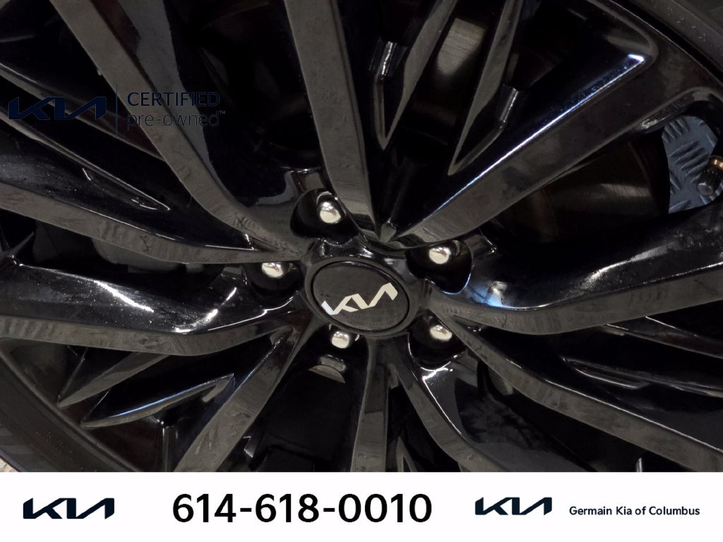 Used 2022 White Kia SX image 12