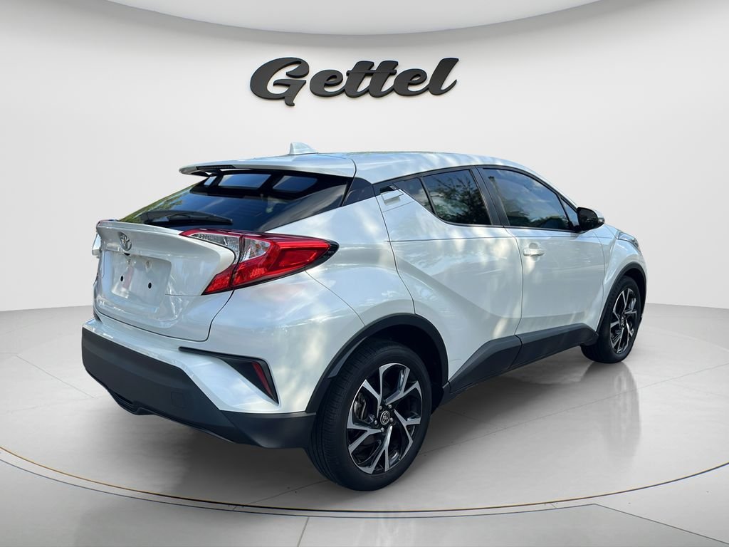 Used 2021 White Toyota XLE image 5