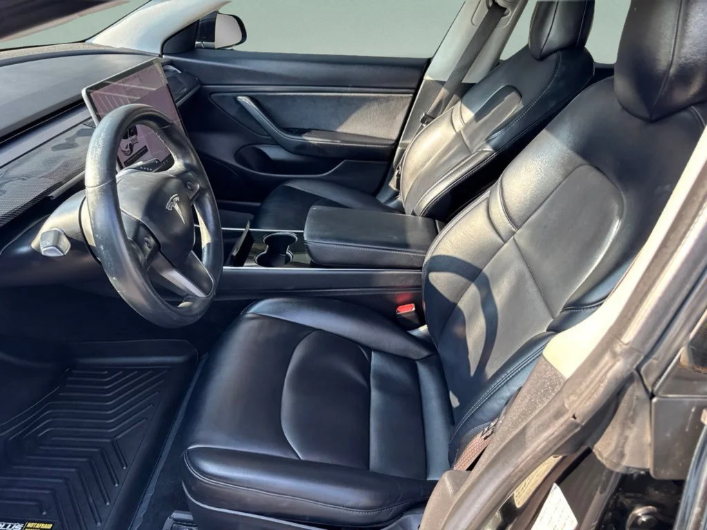 Used 2018 Obsidian Black Metallic Tesla Long Range image 11