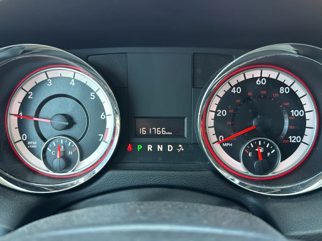 Used 2015 Silver Dodge SE image 18