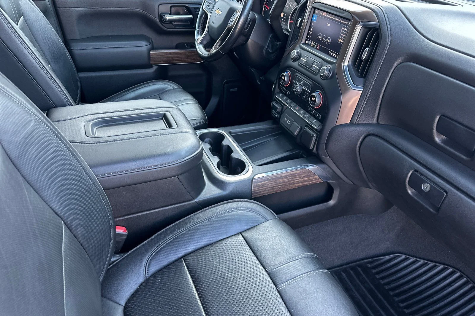 Used 2020 Iridescent Pearl Tricoat Chevrolet High Country image 16